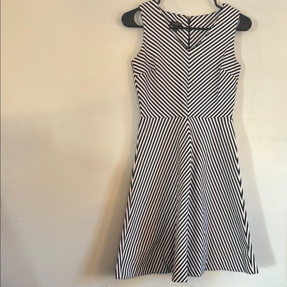 Talbots Black and White A-line Midi Dress with V-neck Sleeveless for Casual